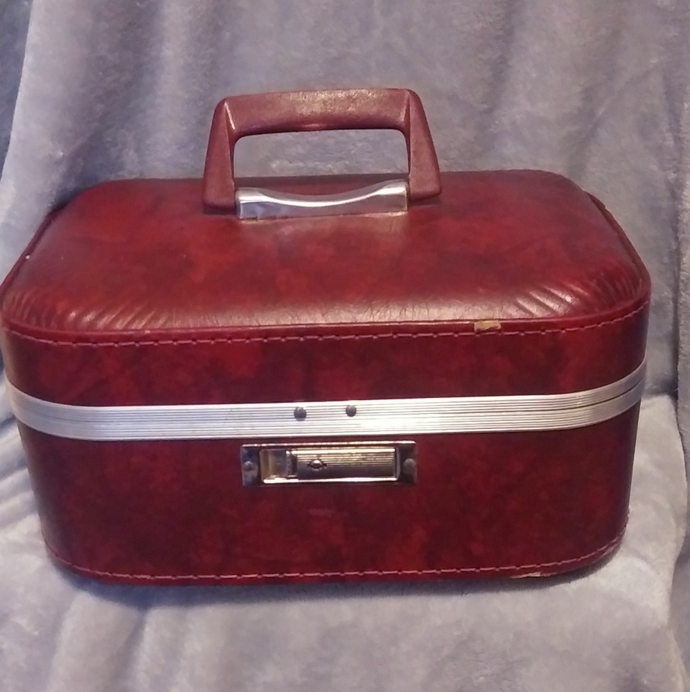 VTG Makeup-Lingerie Travel Train Case